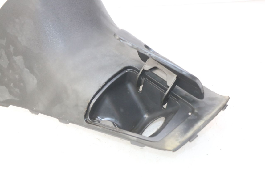 photo de TAMPA DEBAIXO DO BANCO HONDA BALI EX 100 (1996 - 2000) - Detalhe da peça