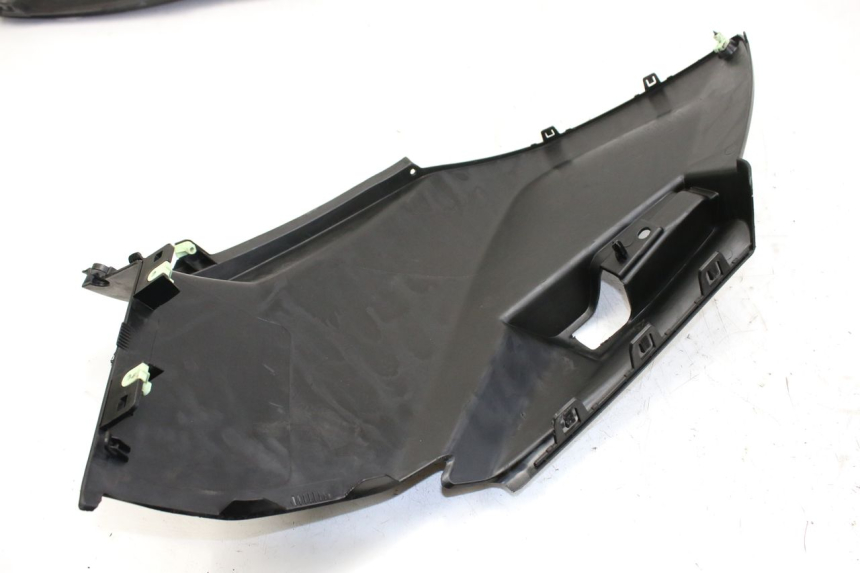 photo de TAMPA DEBAIXO DO BANCO PEUGEOT CITYSTAR 50 (2013 - 2017) - Pontos de fixação