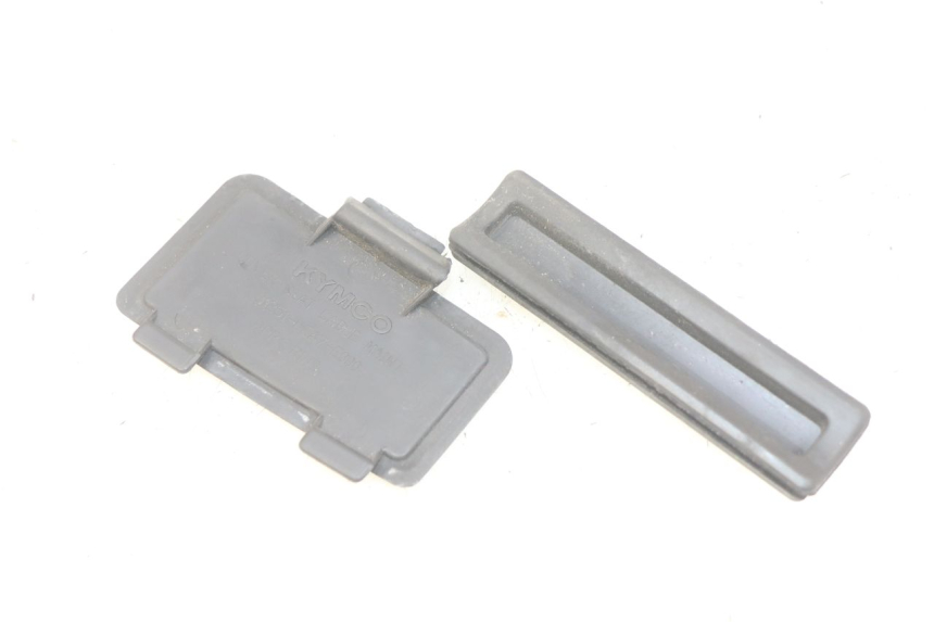 photo de TAMPA DEBAIXO DO BANCO KYMCO DINK STREET 125 (2009 - 2014) - Detalhe da peça