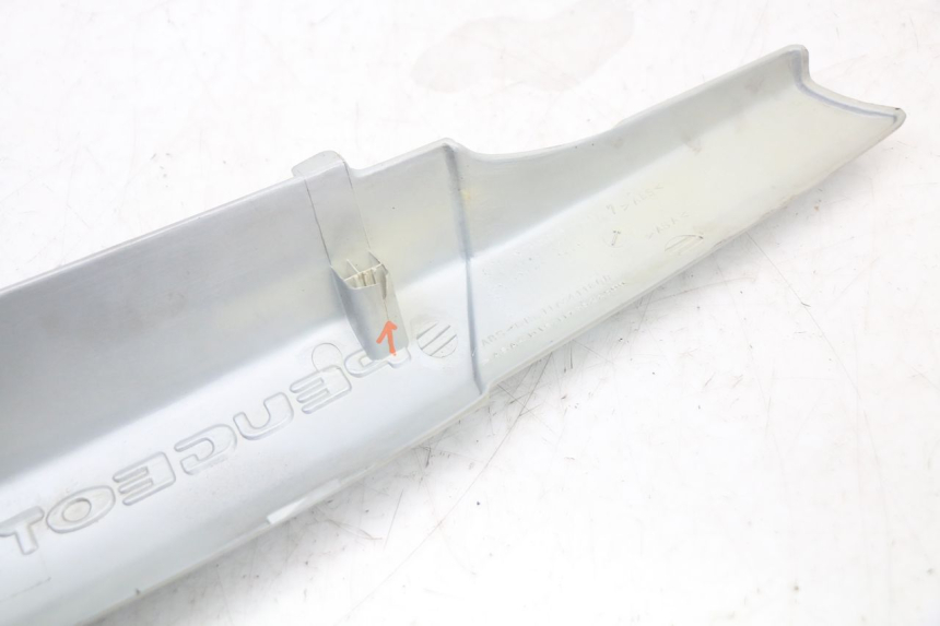 photo de TAMPA LATERAL DIREITA SOB O BANCO PEUGEOT 103 VOGUE VS2 50 (2004 - 2017) - Peça verificada