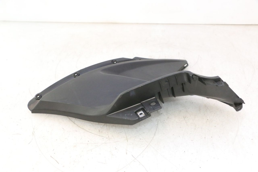 photo de TAMPA LATERAL DIREITA SOB O BANCO KYMCO AGILITY 16+ 4T 50 (2018 - 2023) - Ampliação técnica