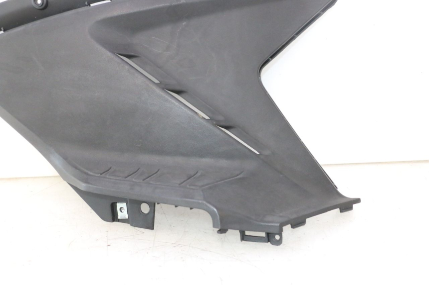 photo de TAMPA LATERAL DIREITA SOBRE O BANCO KYMCO AGILITY CITY 16P 125 (2015 - 2024) - Outro ângulo de visão