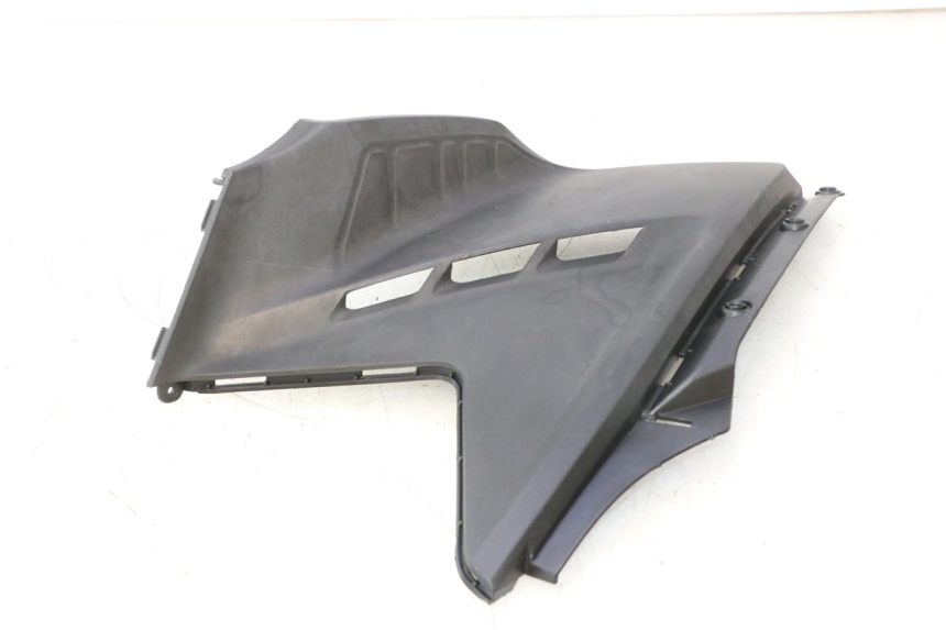 photo de TAMPA LATERAL DIREITA SOBRE O BANCO KYMCO AGILITY CITY 16P 125 (2015 - 2024) - Ampliação técnica