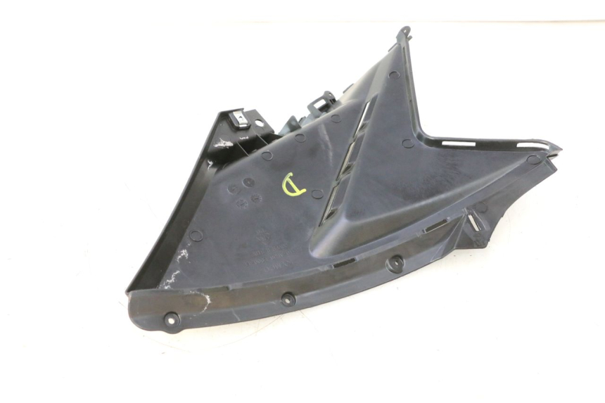 photo de TAMPA LATERAL DIREITA SOBRE O BANCO KYMCO AGILITY CITY 16P 125 (2015 - 2024) - Estado da superfície