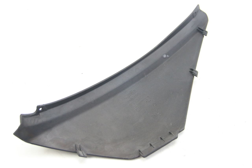 photo de TAMPA LATERAL DIREITA SOB O BANCO APRILIA ATLANTIC 500 (2002 - 2003) - Detalhe da peça