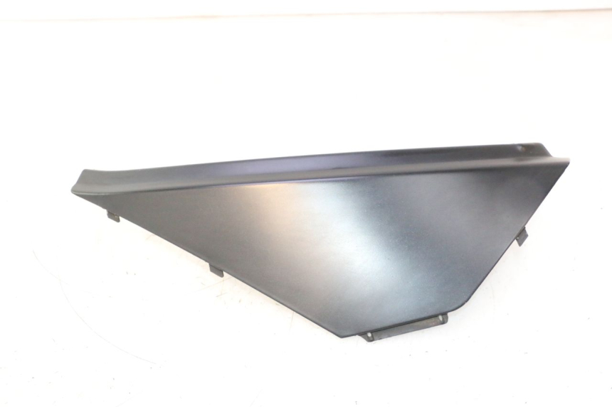 photo de TAMPA DIREITA SOB O ASSENTO APRILIA ATLANTIC S 125 (2010 - 2013) - Vista principal