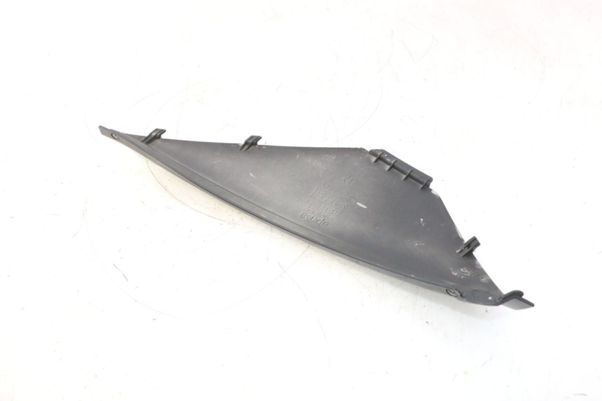 photo de TAMPA DIREITA SOB O ASSENTO APRILIA ATLANTIC S 125 (2010 - 2013) - Ampliação técnica