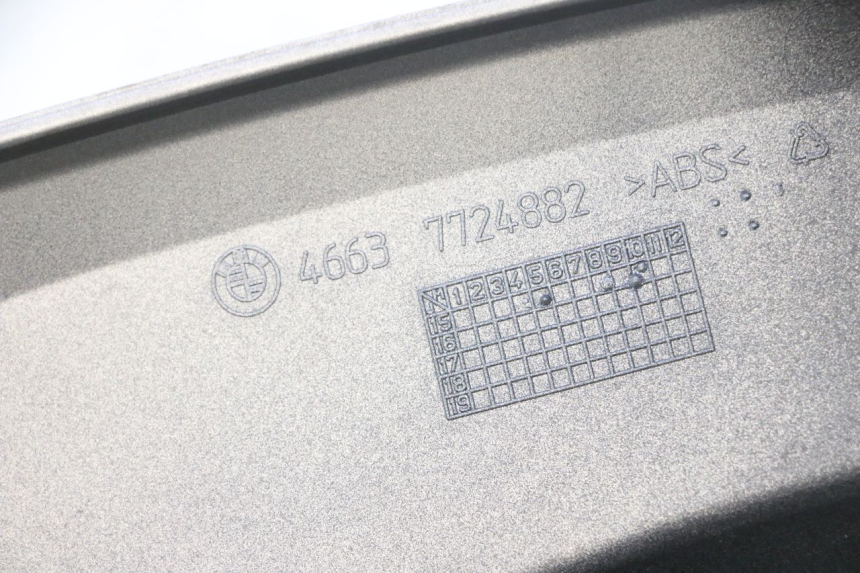 photo de TAMPA LATERAL DIREITA SOB O BANCO BMW C SPORT 650 (2015 - 2021) - Zoom do estado de desgaste