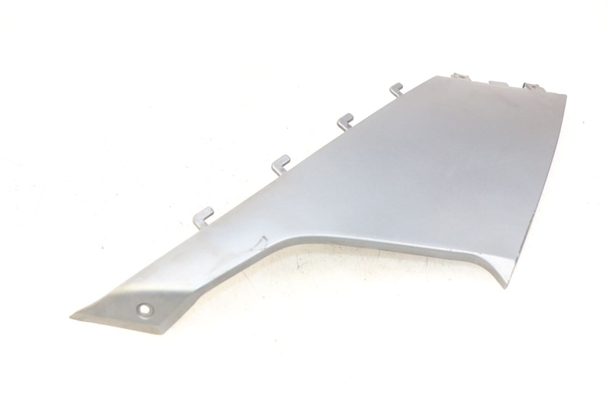 photo de TAMPA LATERAL DIREITA SOB O BANCO BMW C1 125 (2000 - 2003) - Ampliação técnica