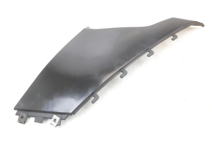 photo de TAMPA LATERAL DIREITA SOB O BANCO BMW C1 125 (2000 - 2003) - Detalhe da peça