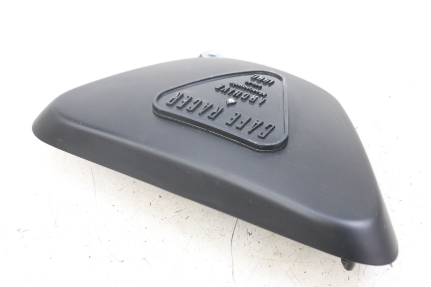 photo de TAMPA LATERAL DIREITA SOB O BANCO ARCHIVE CAFE RACER 4T 50 (2019 - 2024) - Outro ângulo de visão