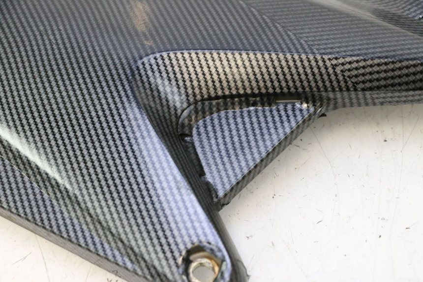 photo de TAMPA DIREITA SOB O ASSENTO HONDA CB F HORNET 600 (2005 - 2006) - Marcações e referências