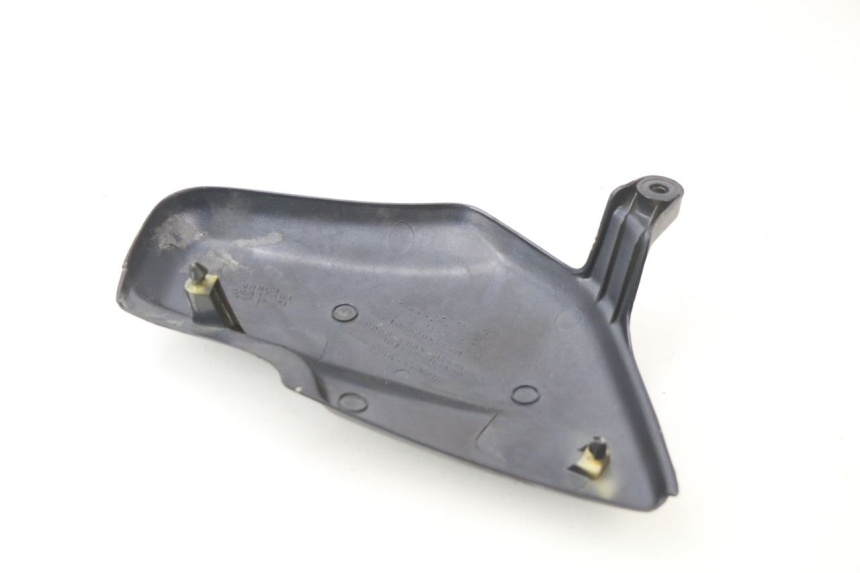 photo de TAMPA LATERAL DIREITA SOB O BANCO HONDA CG 125 (1996 - 1998) - Detalhe da peça