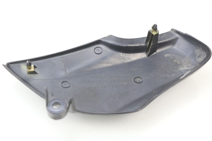 photo de TAMPA LATERAL DIREITA SOB O BANCO HONDA CG 125 (1996 - 1998) - Zoom do estado de desgaste
