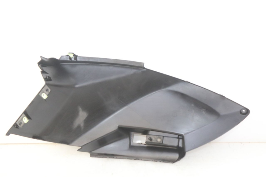 photo de TAMPA LATERAL DIREITA SOBRE O BANCO PEUGEOT CITYSTAR AIR 125 (2014 - 2017) - Ampliação técnica