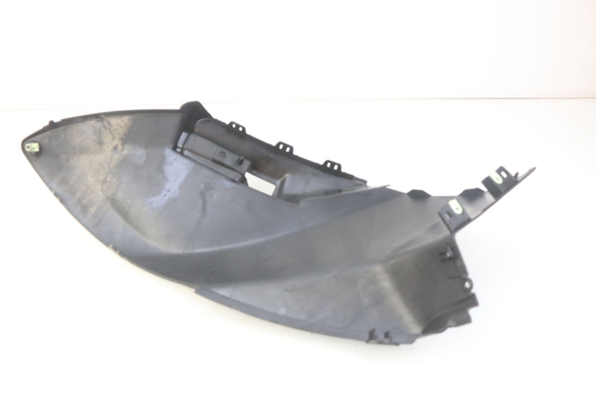 photo de TAMPA LATERAL DIREITA SOB O BANCO PEUGEOT CITYSTAR 125 (2011 - 2017) - Detalhe da peça
