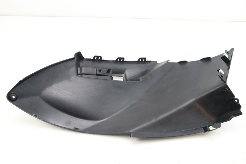 photo de TAMPA LATERAL DIREITA SOB O BANCO PEUGEOT CITYSTAR 125 (2011 - 2017) - Pontos de fixação