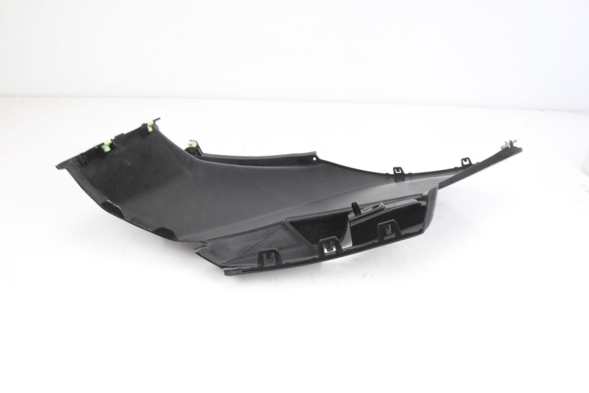 photo de TAMPA LATERAL DIREITA SOB O BANCO PEUGEOT CITYSTAR 50 (2013 - 2017) - Ampliação técnica