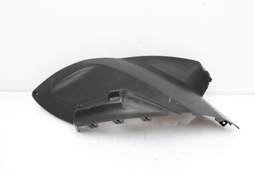 photo de TAMPA LATERAL DIREITA SOB O BANCO PEUGEOT CITYSTAR 50 (2013 - 2017) - Detalhe da peça