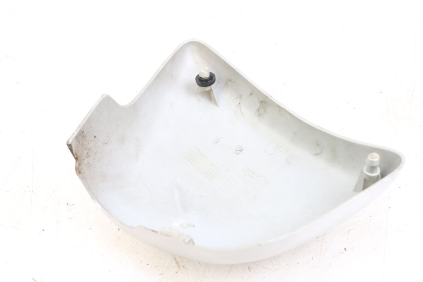 photo de TAMPA LATERAL DIREITA SOB O BANCO APRILIA CLASSIC 125 (1995 - 2001) - Detalhe da peça