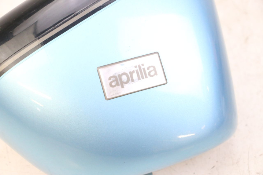 photo de TAMPA LATERAL DIREITA SOB O BANCO APRILIA CLASSIC 125 (1995 - 2001) - Ampliação técnica