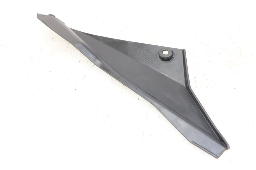 photo de TAMPA LATERAL DIREITA SOB O BANCO DERBI SENDA SM DRD X-TREME 50 (2011 - 2017) - Outro ângulo de visão