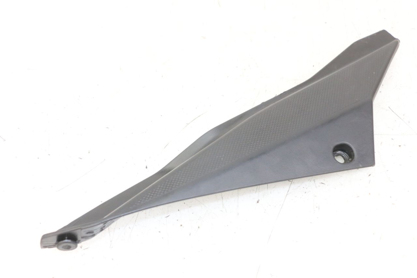 photo de TAMPA LATERAL DIREITA SOB O BANCO DERBI SENDA SM DRD X-TREME 50 (2011 - 2017) - Pontos de fixação