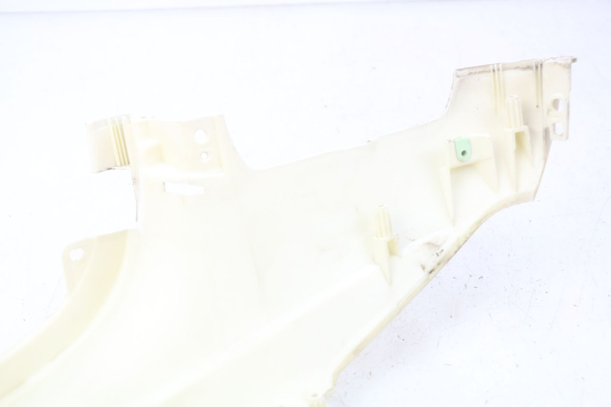 photo de TAMPA LATERAL DIREITA SOB O BANCO PEUGEOT DJANGO 2T 50 (2014 - 2019) - Detalhe da peça