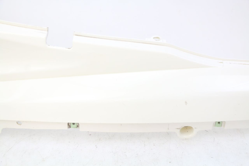 photo de TAMPA LATERAL DIREITA SOB O BANCO PEUGEOT DJANGO 2T 50 (2014 - 2019) - Detalhes característicos