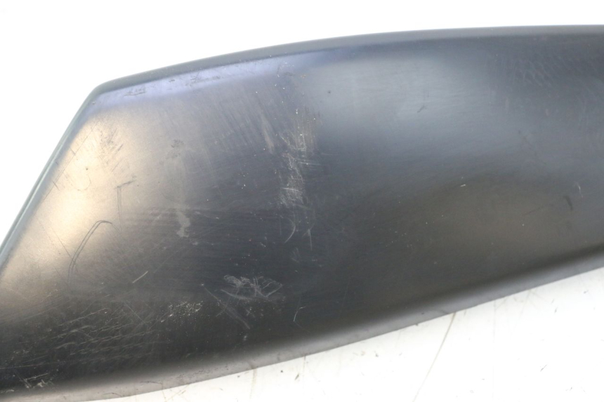 photo de TAMPA LATERAL DIREITA SOBRE O BANCO KAWASAKI ER-6 ER6 F ABS 650 (2012 - 2016) - Zoom do estado de desgaste