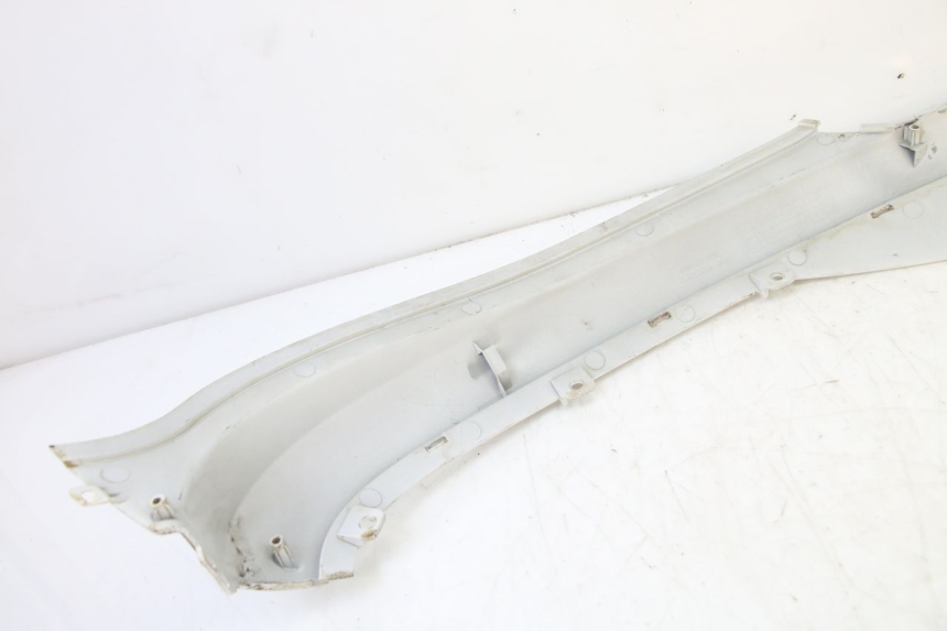photo de TAMPA DEBAIXO DO BANCO DIREITA SYM FIDDLE 3 III 125 (2014 - 2020) - Pontos de fixação