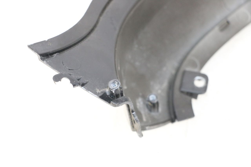 photo de TAMPA LATERAL DIREITA SOB O BANCO SYM FIDDLE 3 III 50 (2014 - 2020) - Detalhe da peça