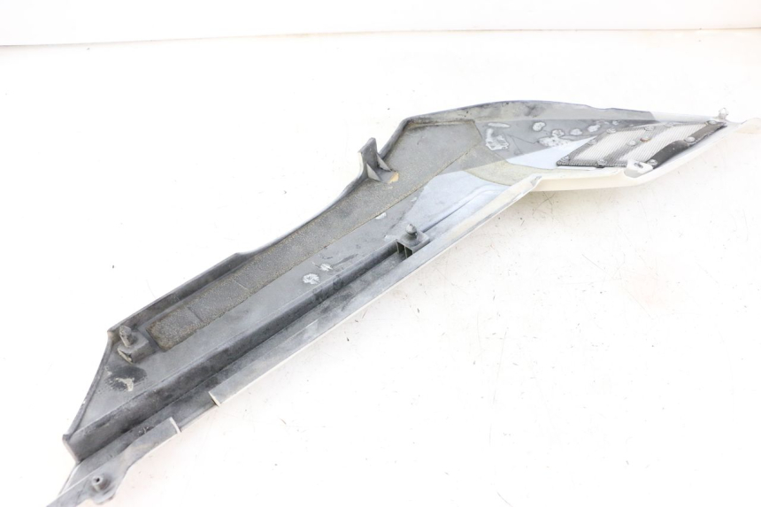 photo de TAMPA LATERAL DIREITA SOB O BANCO YAMAHA FJ 36Y 1100 (1984 - 1985) - Outro ângulo de visão