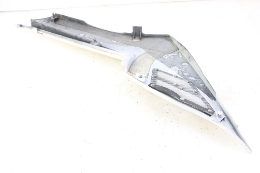 photo de TAMPA LATERAL DIREITA SOB O BANCO YAMAHA FJ 36Y 1100 (1984 - 1985) - Ampliação técnica