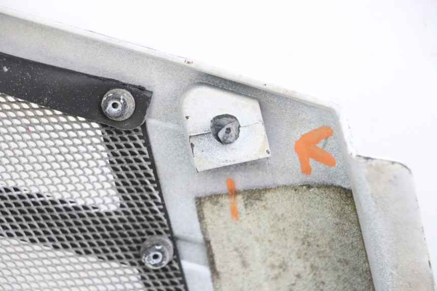 photo de TAMPA LATERAL DIREITA SOB O BANCO YAMAHA FJ 36Y 1100 (1984 - 1985) - Peça verificada