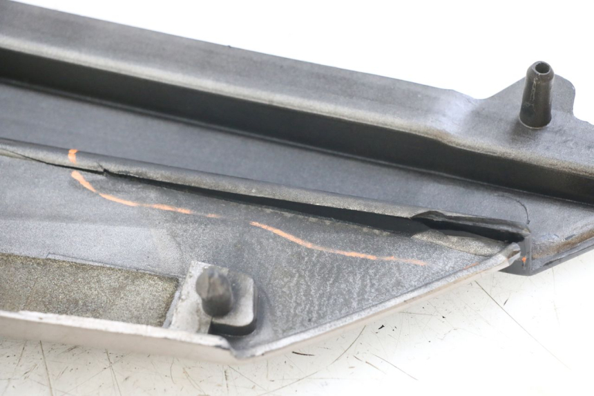 photo de TAMPA LATERAL DIREITA SOB O BANCO YAMAHA FJ 3CX 1200 (1986 - 1996) - Outro ângulo de visão