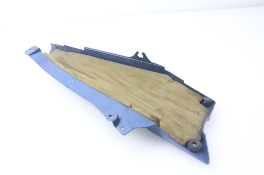 photo de TAMPA LATERAL DIREITA SOB O BANCO YAMAHA FJR ABS 1300 (2006 - 2012) - Detalhe da peça