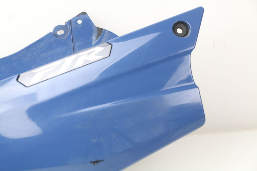 photo de TAMPA LATERAL DIREITA SOB O BANCO YAMAHA FJR ABS 1300 (2006 - 2012) - Estado da superfície