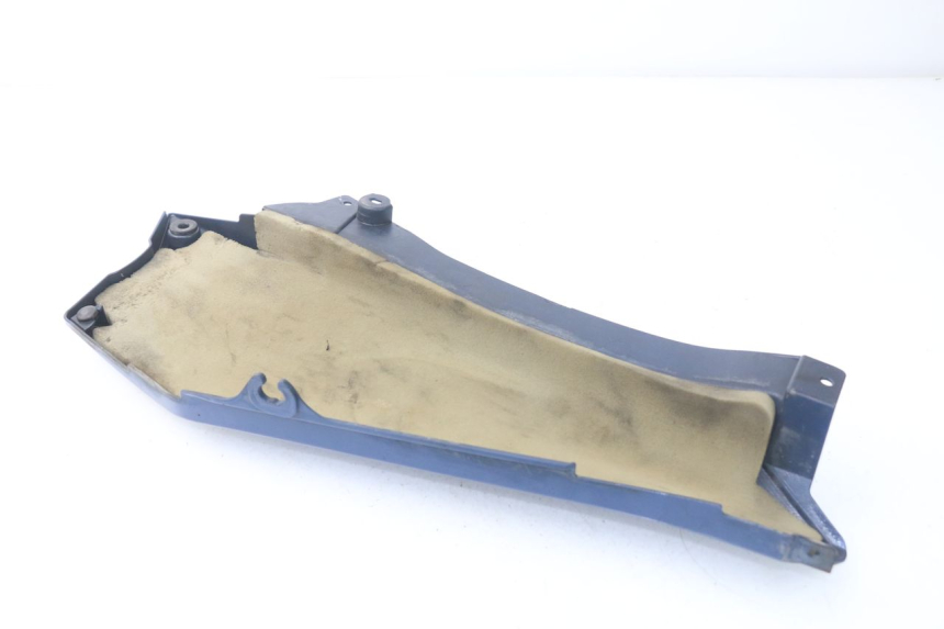 photo de TAMPA LATERAL DIREITA SOB O BANCO YAMAHA FJR ABS 1300 (2006 - 2012) - Zoom do estado de desgaste