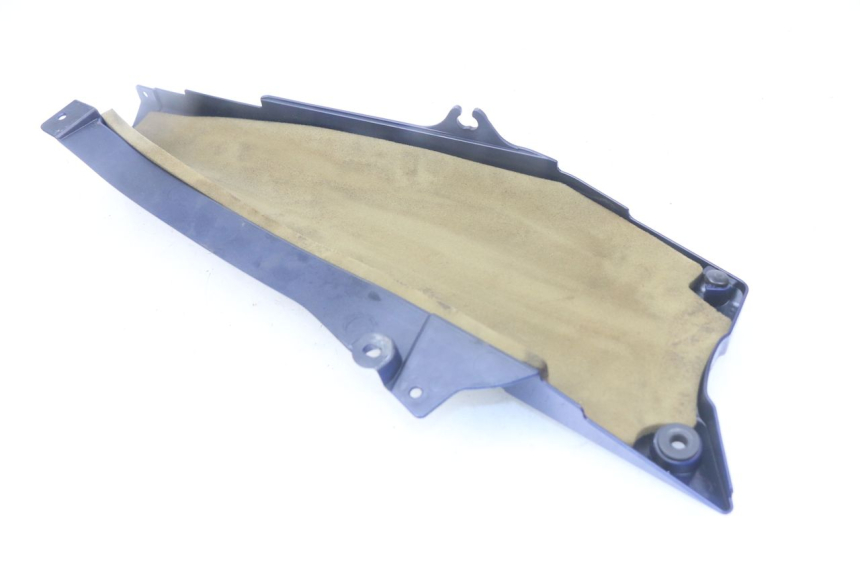 photo de TAMPA LATERAL DIREITA SOB O BANCO YAMAHA FJR ABS 1300 (2016 - 2020) - Zoom do estado de desgaste