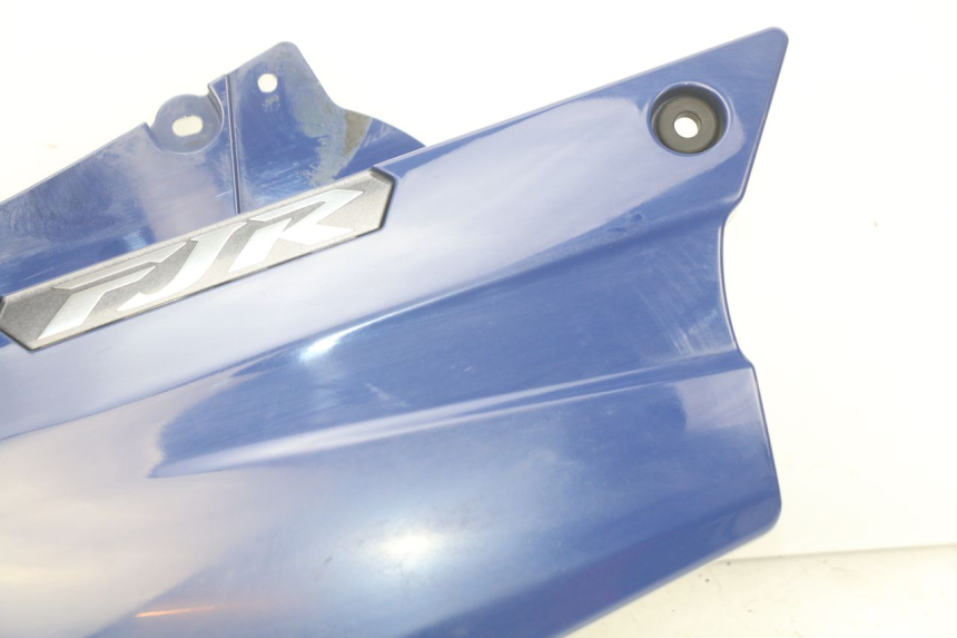 photo de TAMPA LATERAL DIREITA SOB O BANCO YAMAHA FJR ABS 1300 (2016 - 2020) - Peça verificada