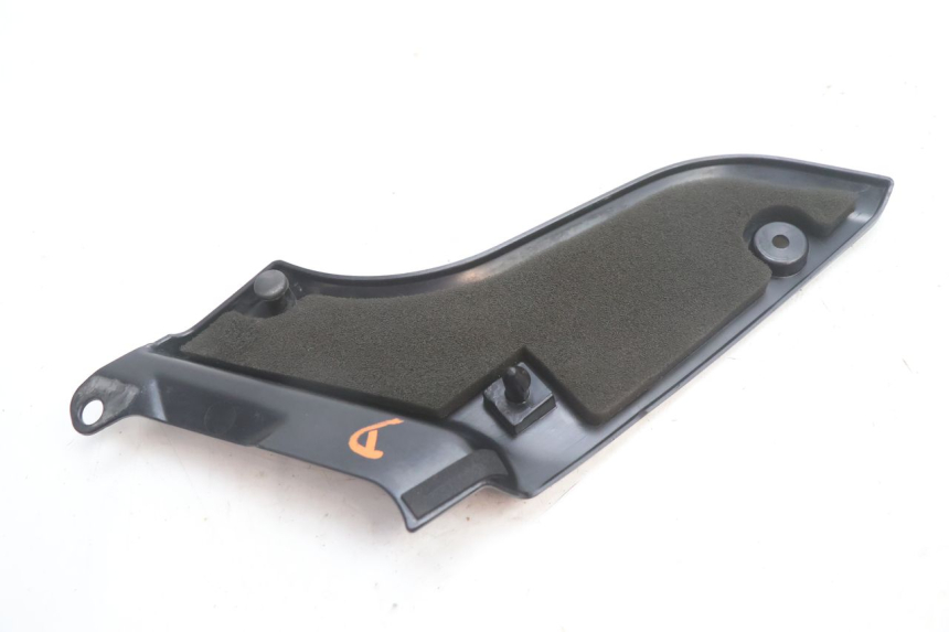 photo de TAMPA DIREITA SOB O ASSENTO YAMAHA FJR 1300 (2001 - 2005) - Outro ângulo de visão