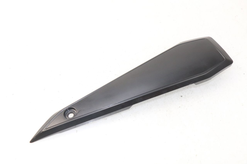 photo de TAMPA DEBAIXO DO BANCO DIREITA YAMAHA FZ8 800 (2010 - 2016) - Zoom do estado de desgaste