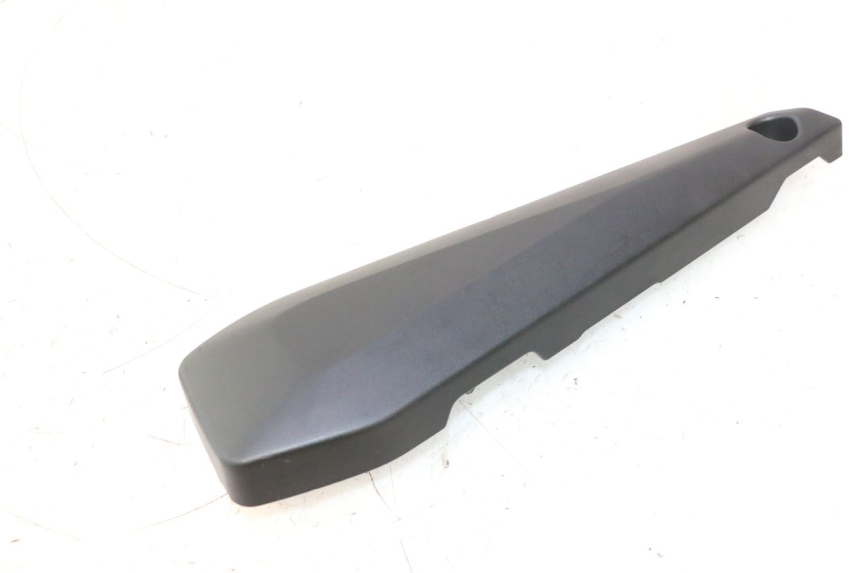 photo de TAMPA DEBAIXO DO BANCO DIREITA YAMAHA FZ8 800 (2010 - 2016) - Detalhe da peça