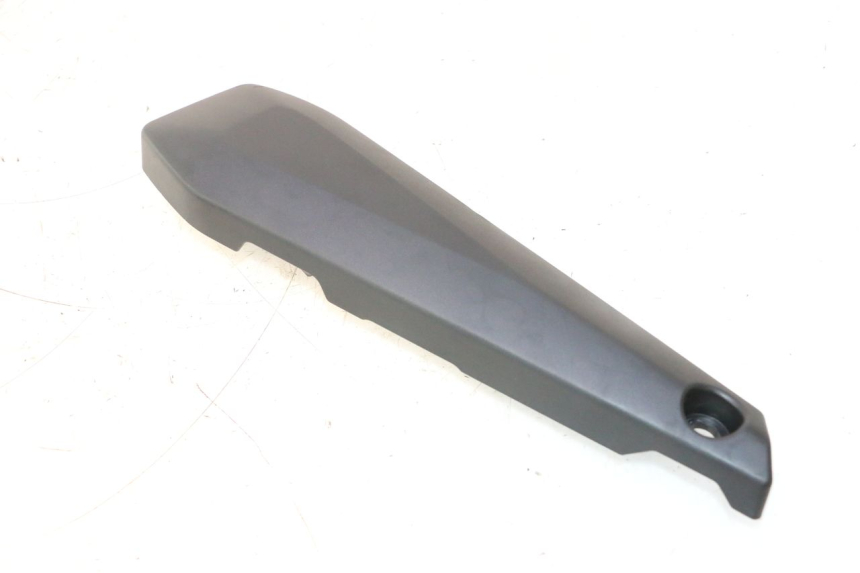 photo de TAMPA DEBAIXO DO BANCO DIREITA YAMAHA FZ8 800 (2010 - 2016) - Zoom do estado de desgaste