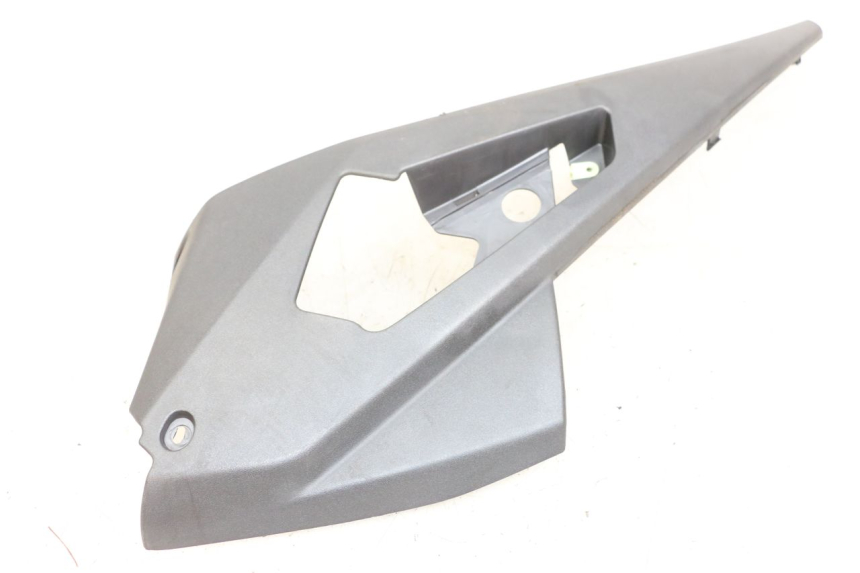 photo de TAMPA LATERAL DIREITA SOBRE O BANCO PEUGEOT GEOPOLIS RS 125 (2007 - 2009) - Ampliação técnica