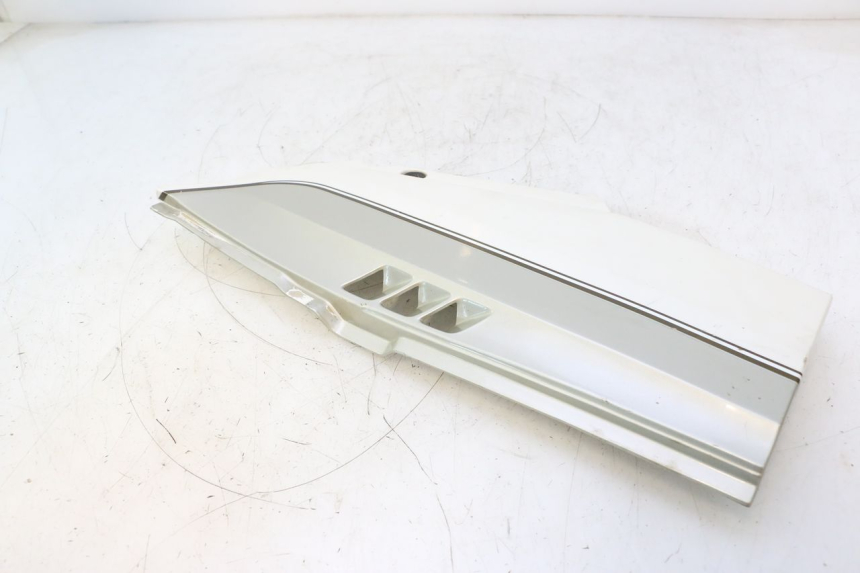 photo de TAMPA DIREITA SOB O ASSENTO KAWASAKI GPX F ZX750F 750 (1986 - 1990) - Pontos de fixação