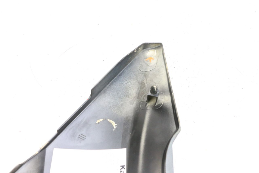 photo de TAMPA LATERAL DIREITA SOB O BANCO KAWASAKI GPZ RX 1000 (1986 - 1988) - Detalhe da peça