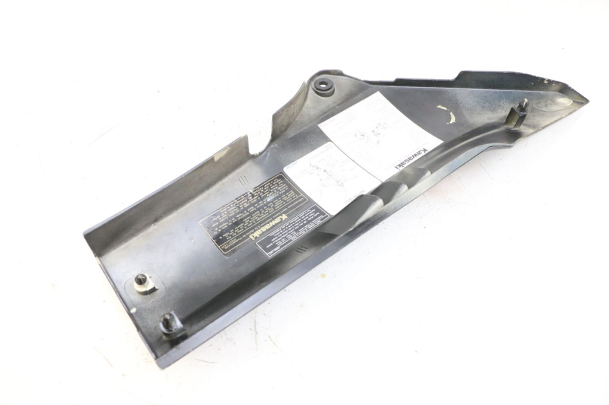 photo de TAMPA LATERAL DIREITA SOB O BANCO KAWASAKI GPZ RX 1000 (1986 - 1988) - Outro ângulo de visão