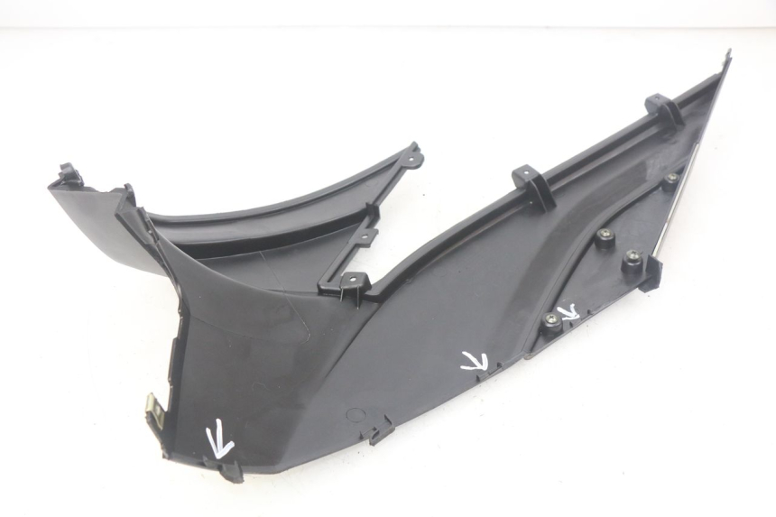 photo de TAMPA LATERAL DIREITA SOB O BANCO TNT MOTOR GRIDO 2T 50 (2010 - 2019) - Pontos de fixação